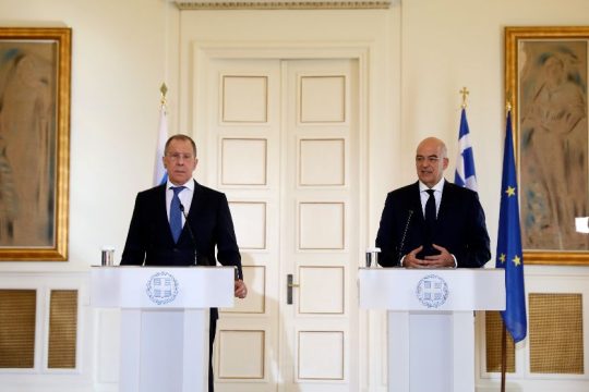 Διμερείς σχέσεις και Αν. Μεσόγειος στην ατζέντα της επικοινωνίας Δένδια – Λαβρόφ