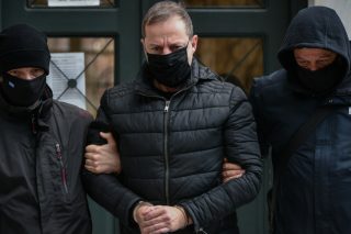 Aυλαία με βαρύ κατηγορητήριο