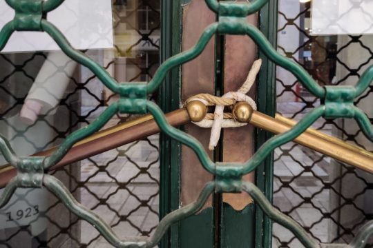 Αποδοκιμάζει και αγωνιά ο εμπορικός κόσμος για το νέο lockdown