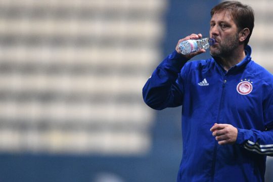Παύση αλάθητου…