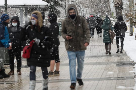 Ετοιμάζουν σύσταση για χρήση διπλής μάσκας;