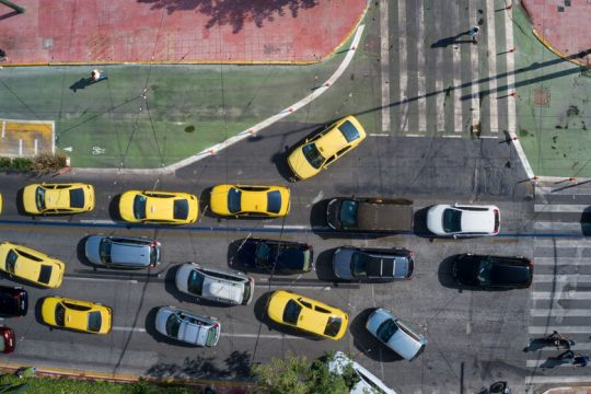 Ο δημόσιος και ο ενδιάμεσος χώρος στην Ελλάδα