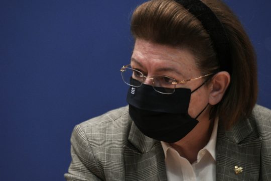Κακοστημένο σόου Μενδώνη: Με εξαπάτησε ο Λιγνάδης, φταίει ο ΣΥΡΙΖΑ και οι… φήμες
