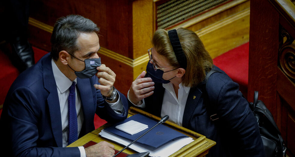 Σφίγγει ο κλοιός για την κυβέρνηση, που σχεδιάζει τη διάδοχη κατάσταση