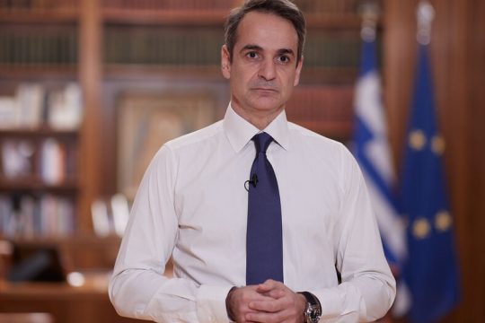 Συνεχίζει την τακτική του «ράβε -ξήλωνε» η κυβέρνηση