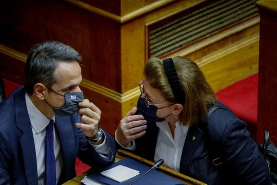 Μητσοτάκης, Μακρόν, Μενδώνη: ιερά και βέβηλα