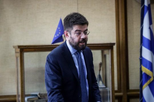 Θετικός στον Covid-19 o Μ. Καλογήρου, αναστέλλονται οι ανακρίσεις της Novartis