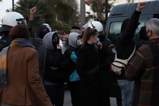 Δεκάδες προσαγωγές μετά την παρέμβαση στα γραφεία της Ν.Δ.