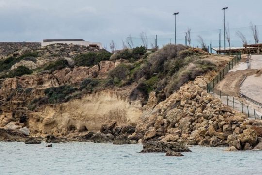 Ιεράπετρα: Καταγγέλλουν παράνομο μπάζωμα σε παραλία από μεγάλο ξενοδοχείο