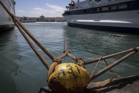 Απεργούν και σήμερα οι ναυτεργάτες