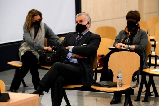 Ξεκίνησε δίκη για τις οικονομικές ατασθαλίες στο ισπανικό Λαϊκό Κόμμα