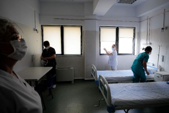 Ο ΕΜΑ συνιστά χορήγηση των αντισωμάτων της Regeneron κατά του κορονοϊού