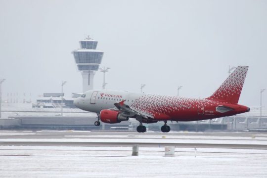 Επείγουσα προσγείωση Boeing 777 στη Μόσχα