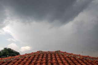 Τοπικές βροχές με φυσιολογικές για την εποχή θερμοκρασίες