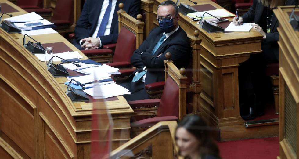 Πυρ ομαδόν στη Βουλή για την οικονομία και τα μέτρα στήριξης