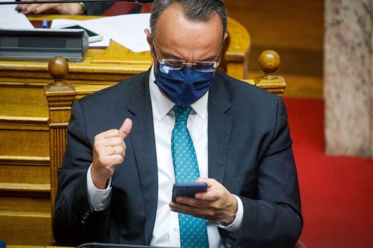 Στα 2,4 δισ. ο μηνιαίος λογαριασμός των μέτρων