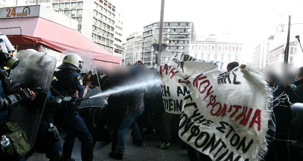 Αστυνομικά όργια ξανά κατά δημοσιογράφων και διαδηλωτών στην πορεία για τον Κουφοντίνα