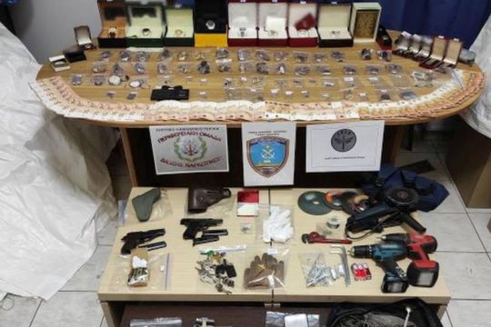 Συνελήφθη 72χρονος για ένοπλες ληστείες και κλοπές