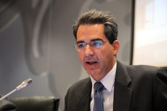 Ηξεις αφήξεις από τον υφυπουργό Αγγελο Συρίγο