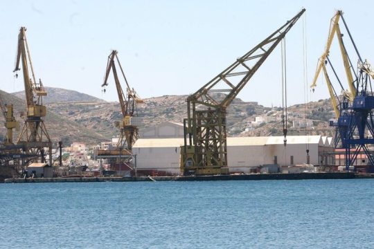 Κραυγή αγωνίας για τα βαρέα μέταλλα στο λιμάνι της Ερμούπολης
