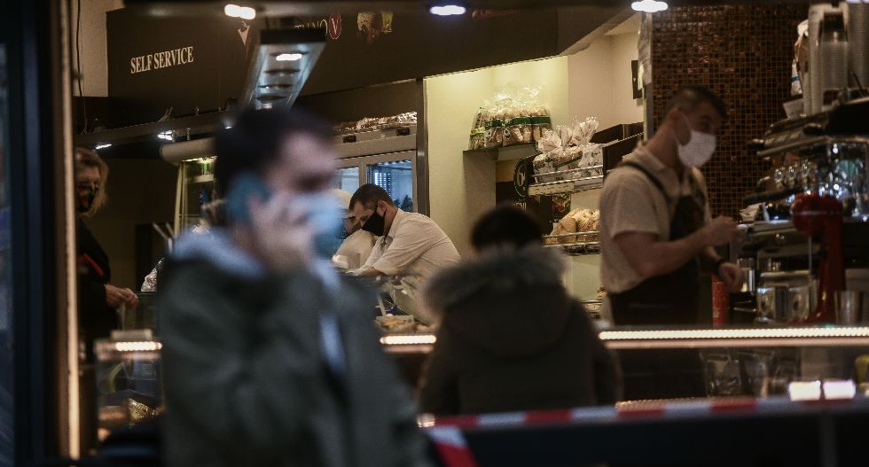 Κομμένο το take away τα Σαββατοκύριακα για Αθήνα, Θεσσαλονίκη και Χαλκιδική