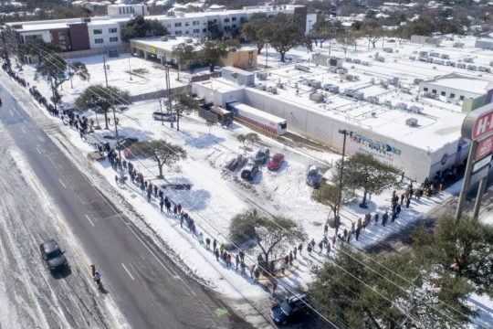 Πάνω από 20 νεκροί, εκατομμύρια Αμερικανοί χωρίς ρεύμα λόγω κακοκαιρίας
