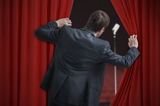 Ξυπνήσαμε τώρα από μια νάρκη κανονικότητας