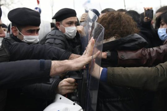 Μεγαλώνει η οργή στην Τουρκία μετά τις εκατοντάδες συλλήψεις φοιτητών