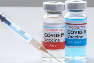 Επιπλέον δόσεις από Pfizer/BioNTech και Moderna εξασφάλισε η Κομισιόν