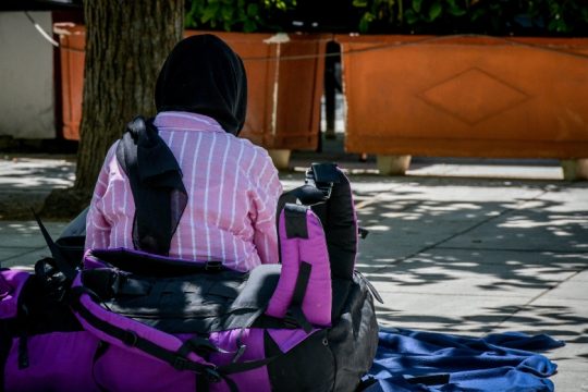 Πρόστιμα σε πρόσφυγες στην πλατεία Βικτωρίας καταγγέλλει η ΚΕΕΡΦΑ