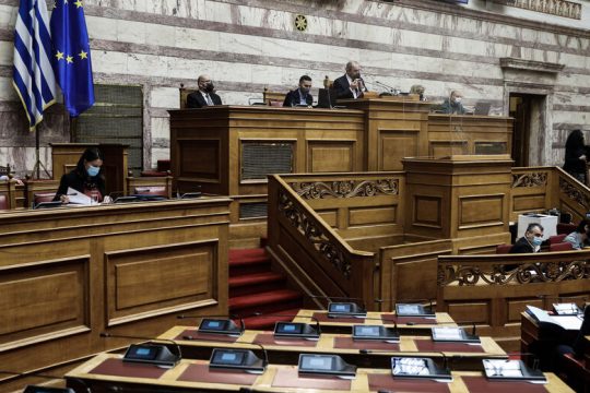 Πυρ ομαδόν από την αντιπολίτευση