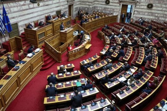 Εφ’ όλης της ύλης σύγκρουση με αφορμή την υπόθεση Λιγνάδη – Μενδώνη