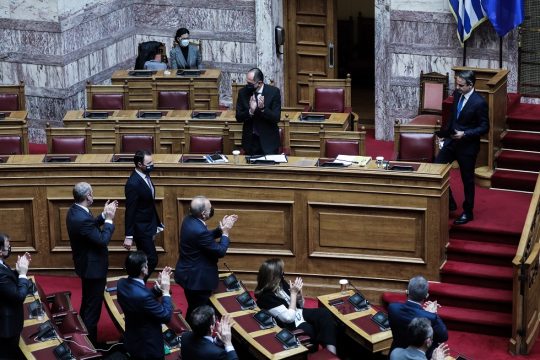 Τα τσακάλια του κυνισμού είναι απειλή για τη δημοκρατία