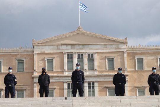 Περισσότεροι αστυνομικοί λιγότεροι γιατροί