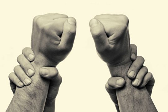 Τα αόρατα θύματα μιας αόρατης βίας