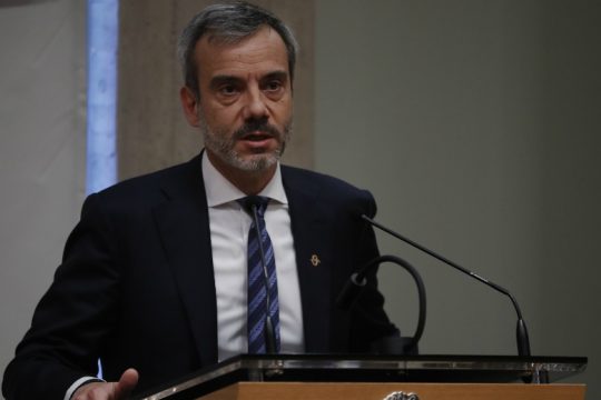 Παραιτήσεις στελεχών της διοίκησης Ζέρβα για εμβολιασμούς εκτός σειράς