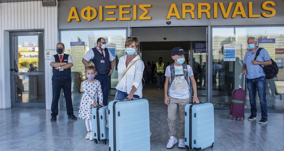 Η Ελλάδα βασική πύλη εισαγωγής κρουσμάτων Covid-19 στην Αγγλία