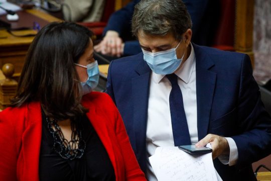 Λίθοι και πλίνθοι και Κεραμέως…