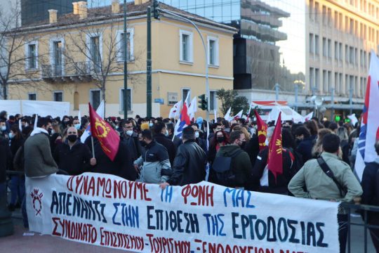 Ξεχείλισε η οργή για τη διαχείριση της κρίσης