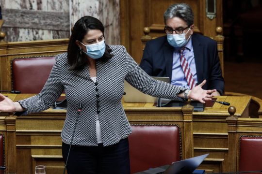 Παραδέχτηκε τις παρεμβάσεις της