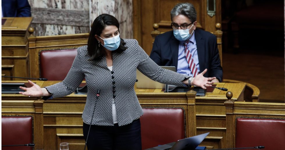 Παραδέχτηκε τις παρεμβάσεις της