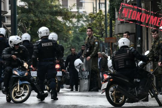 Σοβαρά έκθετη η ΕΛ.ΑΣ. για τους συλληφθέντες στη Νέα Σμύρνη