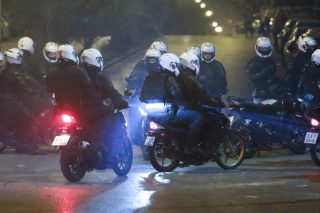 «Πείτε μας λοιπόν, πότε έπεσε αυτή η χούντα»