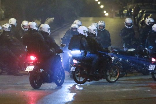«Πείτε μας λοιπόν, πότε έπεσε αυτή η χούντα»