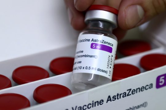Αγριεύει η αντιπαράθεση Ε.Ε. – AstraZeneca