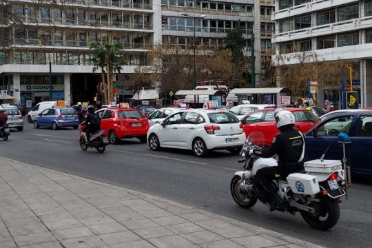 Αυτοκινητοπορεία εκπαιδευτών οδήγησης στο κέντρο της Αθήνας