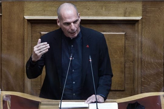 «Απόλυση» της φον ντερ Λάιεν ζητά ο Βαρουφάκης για το φιάσκο με τα εμβόλια