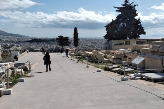 Νέες αποκαρδιωτικές φωτογραφίες από το τσιμέντωμα στην Ακρόπολη