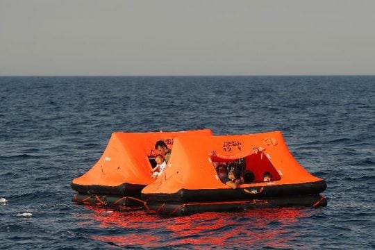Έρευνα Ε.Ε.: Αναπάντητα ερωτήματα για το ρόλο της Frontex σε επαναπροωθήσεις