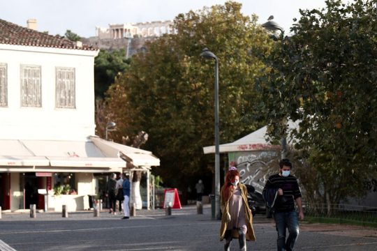 Χωρίς δουλειά εδώ και έναν μήνα και χωρίς επίδομα παραμένουν οι χειροτέχνες στο Θησείο